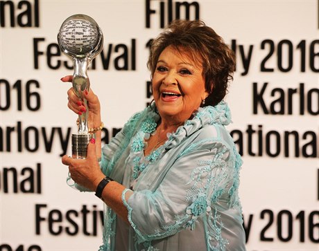 Jiina Bohdalová pevzala Cenu prezidenta festivalu.