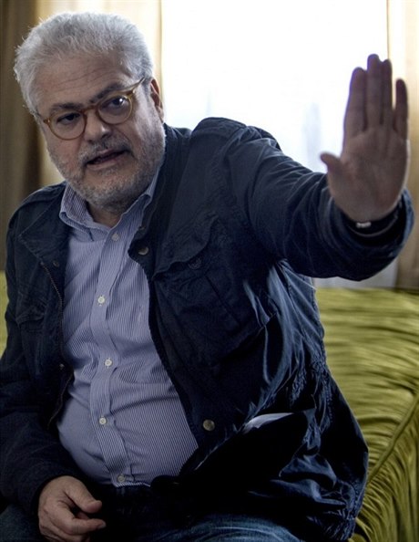 Reisér a scenárista Roberto Andó.