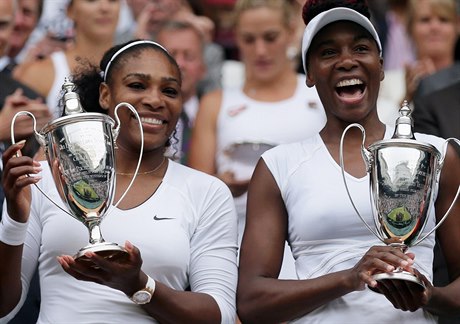 Sestry Williamsovy po triumfu na Wimbledonu.