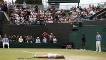 Dominika Cibulková slaví postup do dalšího kola Wimbledonu.