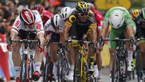 Dojezd 3. etapy Tour 2016 - Cavendish před Greipelem.