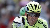 Alberto Contador hned po prvnm dnu Tour skonil s hodn potluenm ramenem
