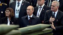 Vladimir Putin a srbsk prezident Tomislav Nikoli pihlej vojensk...