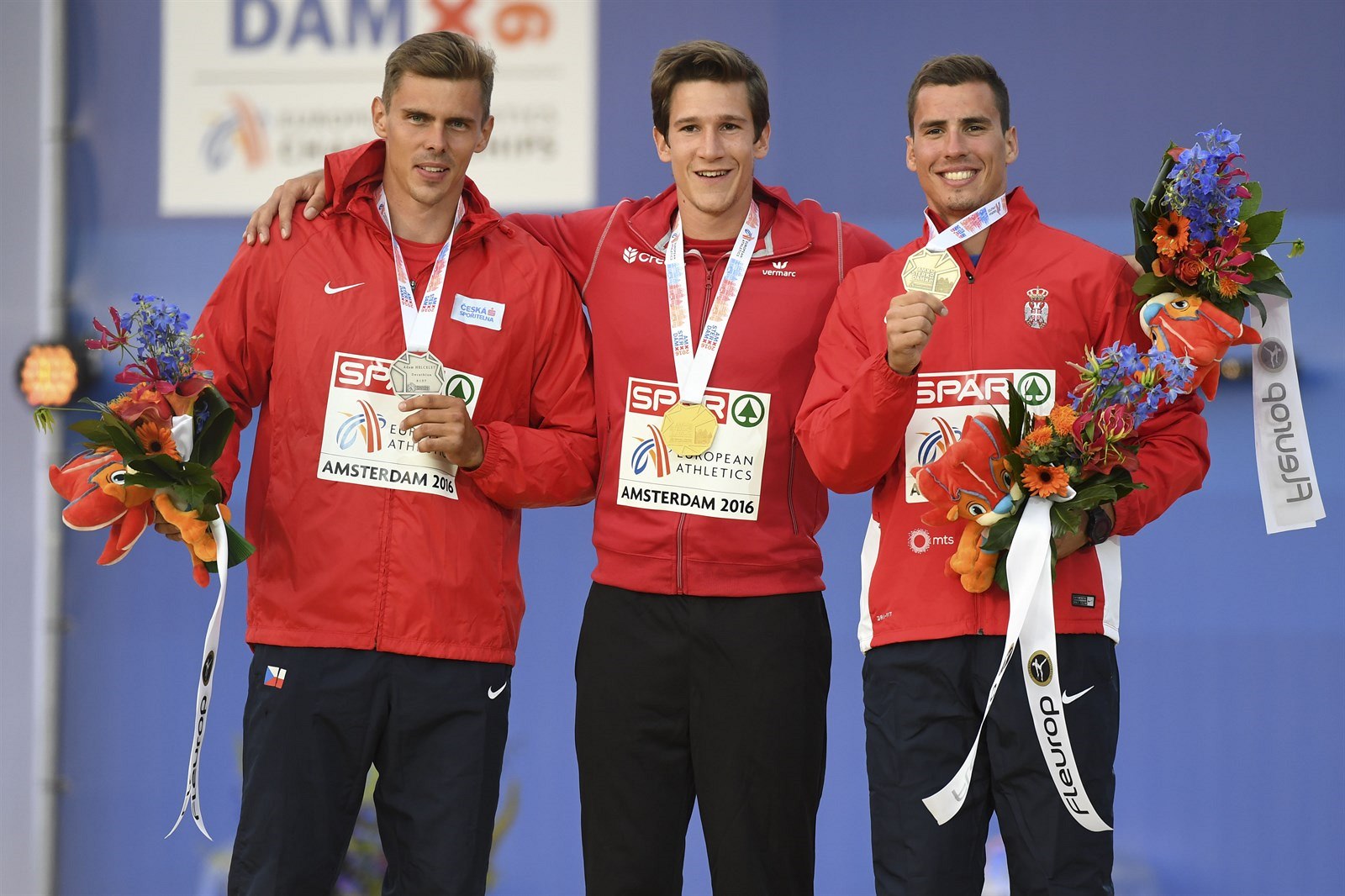 Desetiboja� Adam Sebastian Helcelet p�i slavnostním ceremoniálu v Amsterdamu,...