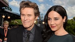 Americký herec Willem Dafoe s manelkou Giadou Colagrandeovou