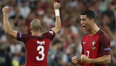 Portugalská radost - Ronaldo a Pepe.