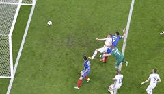 Francie vs. Island (druhý gól Girouda).