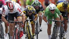 Fini tetí etapy Tour de France (v zeleném vítzný Mark Cavendish).