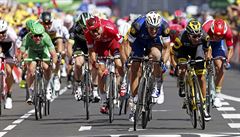 Spurt tvrté etapy Tour de France.