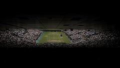 Semifinále Wimbledonu mezi Miloem Raoniem a Rogerem Federerem.
