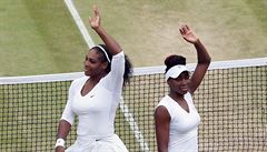Sestry Williamsovy slaví postup do finále deblu Wimbledonu.