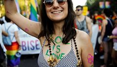 Láska je láska aneb pochod Gay pride parade v Madridu.