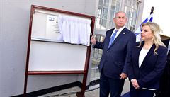 Izraelský premiér Netanjahu a jeho manelka Sara pi odhalení pamtní desky pi...