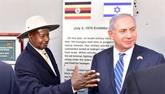 Ugandský prezident Museveni mluví s izraelským premiérem Netanjahu pi záduní...