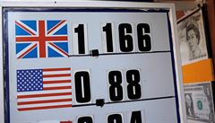 Směnárna vystavující kurz britské libry a amerického dolaru vůči euru | na serveru Lidovky.cz | aktuální zprávy