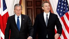 Archivní snímek George W. Bushe (vlevo) a Tonyho Blaira v Bruselu.