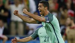 Ronaldovo oslavné gesto po vstelení úvodní branky