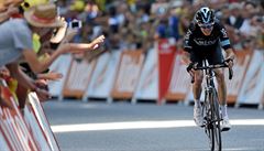 Britský cyklista Chris Froome v cíli osmé etapy Tour de France.