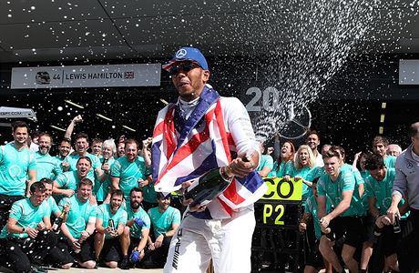 Doká se po této sezon jet Hamilton domácího triumfu?