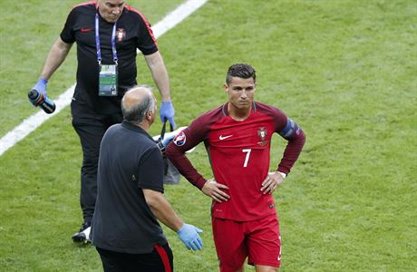 Portugalsko vs. Francie, finále ME 2016 (zranný Ronaldo).