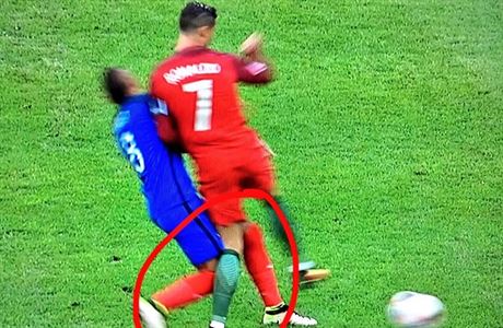 Portugalsko vs. Francie, finále ME 2016 (zranní Ronalda).