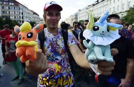 Hraní Pokémon Go na pietních místech? Takový člověk by měl být vykázán,  tvrdí Špaček | Domov | Lidovky.cz