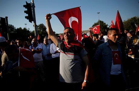 Turci slav. Prezident Erdogan m irokou podporu