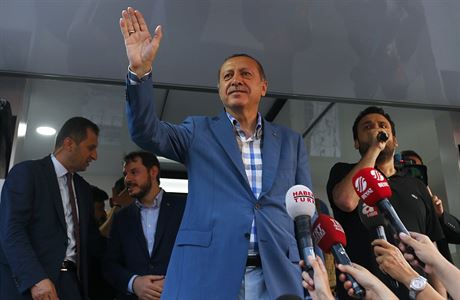 Tayyip Erdogan promlouvá ke svým lidem po zmaeném pokusu o vojenský pevrat