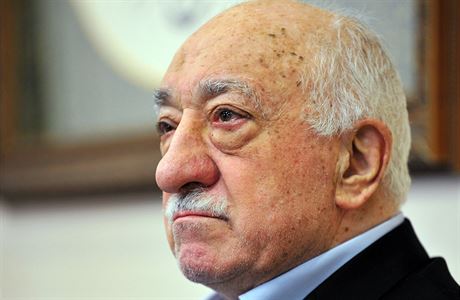 Turecký duchovní Fethullah Gülen mluví k médiím po nevydaeném pui proti...