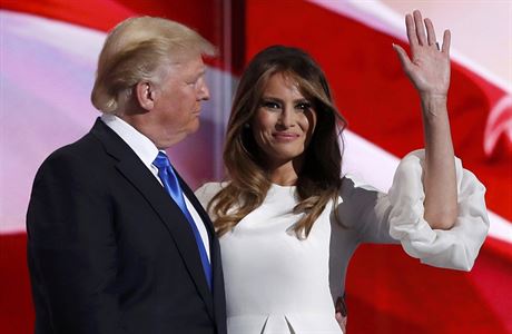 Donald Trump a jeho manelka Melania na republikánském sjezdu v Clevelandu.