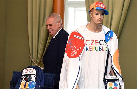 Milo Zeman za figurnou s obleenm eskch sportovc v Riu.