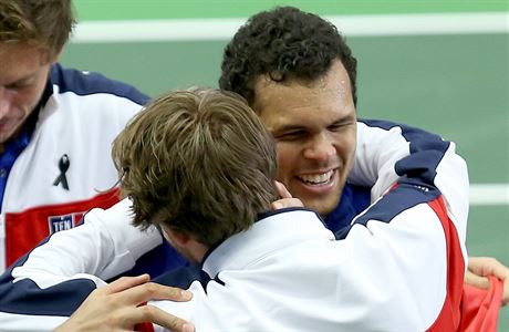 Jo-Wilfried Tsonga v souboji jedniek udolal Jiího Veselého.