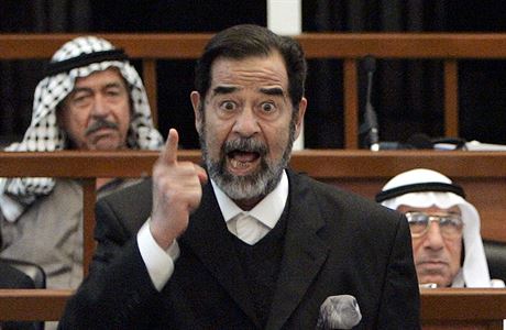 Saddám Husajn byl zajat 13. prosince 2003 a zodpovídal se za zloiny genocidy,...