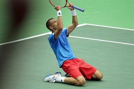 Takhle slavil Lukáš Rosol v Davis Cupu.