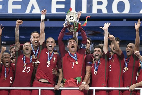 Finále Eura 2016: Portugalsko - Francie (Portugalci s trofejí)