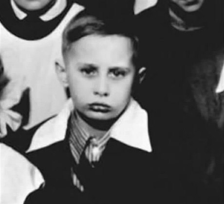 kolní léta. Malý Vladimir Vladimirovi Putin na archivním snímku z pelomu 50....