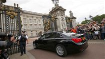 Nov britsk premirka Theresa Mayov pijd do Buckinghamskho palce