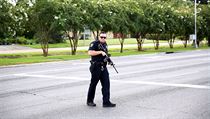 Policista hldkuje v Balton Rouge