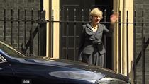 Budouc premirka Velk Britnie Theresa Mayov si v Downing Street spletla...