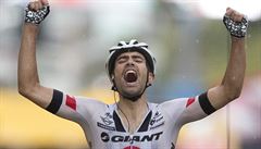 Tom Dumoulin slaví etapový vavín na Tour de France.