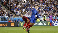 Portugalsko vs. Francie, finále ME 2016 (nebezpená hlavika Griezmanna).