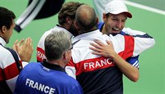 Davis Cup: Lucas Pouille z Francie se raduje z výhry nad Jiím Veselým