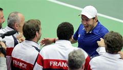 Davis Cup: Lucas Pouille z Francie se raduje z výhry nad Jiím Veselým.