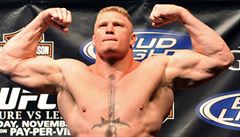 Konec mtu? Obrovit wrestler Brock Lesnar pi nvratu do UFC dopoval