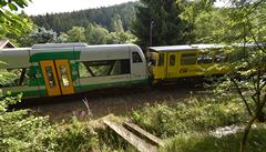 P�i srá�ce dvou vlak� u Rotavy na Sokolovsku se zranilo sedm lidí