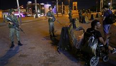 Turecká armáda v Istanbulu bhem pokusu o pevrat