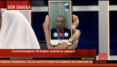Turecký prezident Erdogan promluvil k oban prostednictvím mobilního telefonu.
