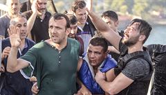 Mučení a sexuálního napadání se měli dopouštět turečtí policisté po pokusu o puč