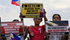 Filipínci v Manile protestují proti postupu íny v Jihoínském moi.