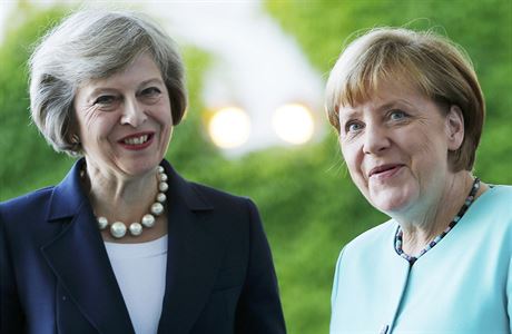 Nmecká kancléka Merkelová s britskou ministerskou pedsedkyní Mayovou.
